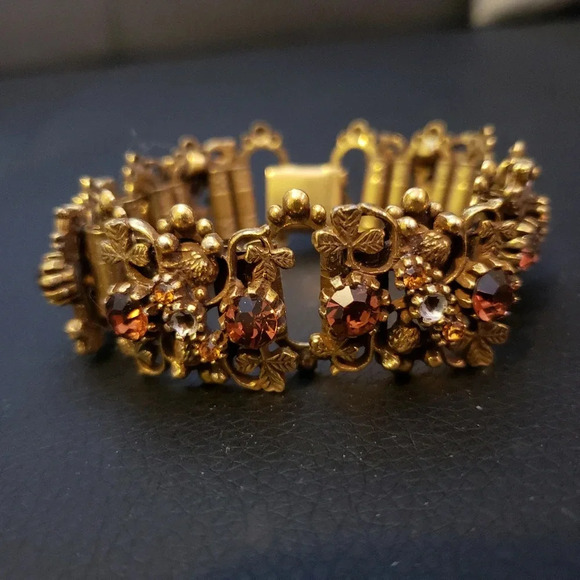 Jewelry - *BRACELET vintage gold  tan tones